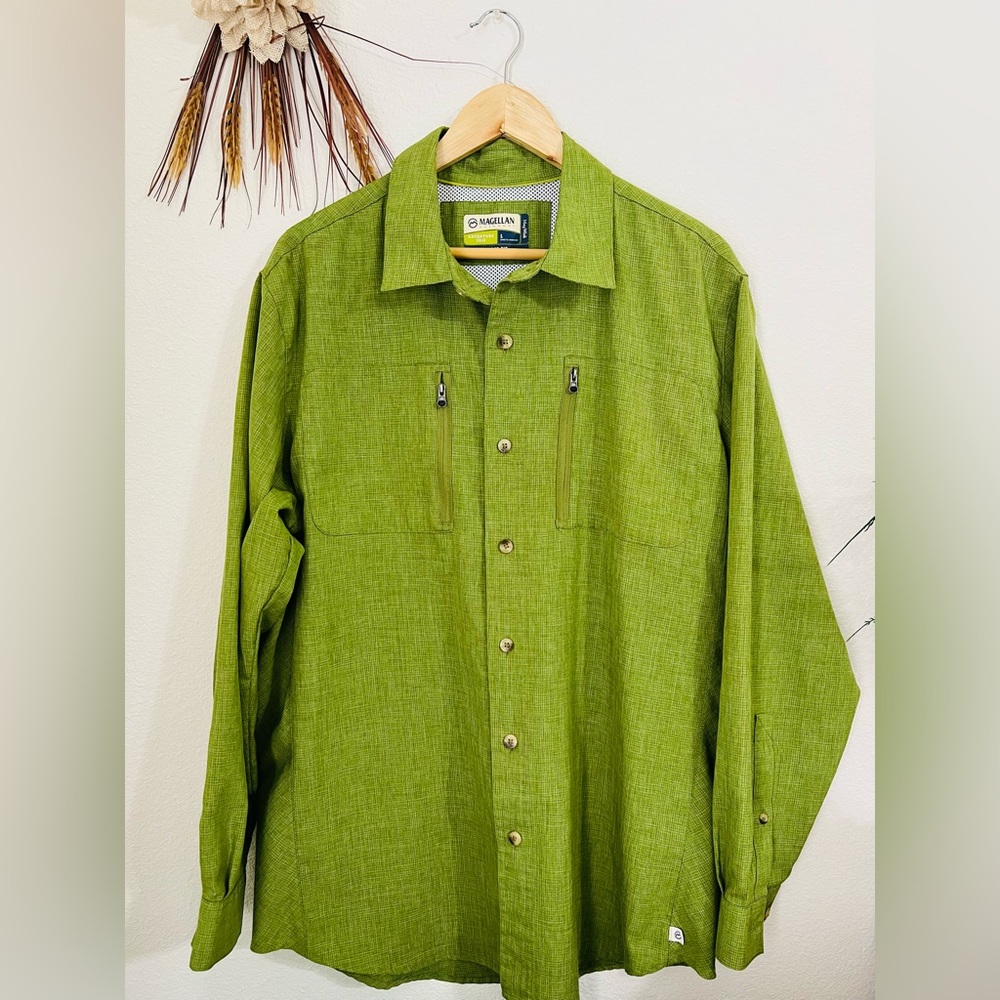 Magellan Outdoors Loose Fit Green Long Sleeve Button Down Size Large